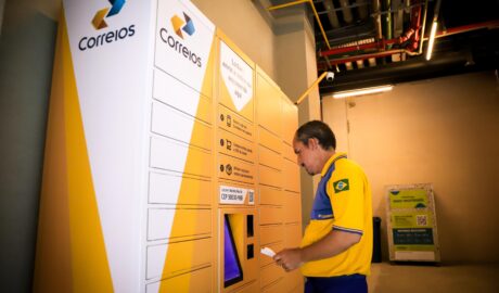 Primeiro armário inteligente dos Correios em Pernambuco é instalado no Bairro do Recife (Imagem: Izabele Brito)