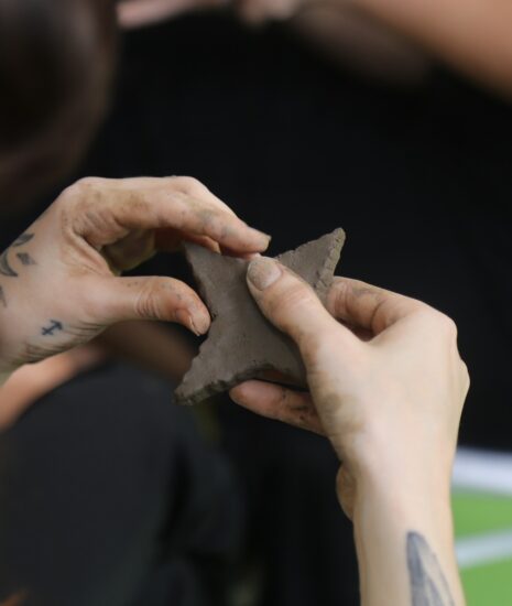 Oficina de cerâmica abordou a técnica pinch-pot (Crédito: PC Pereira/Porto Digital)