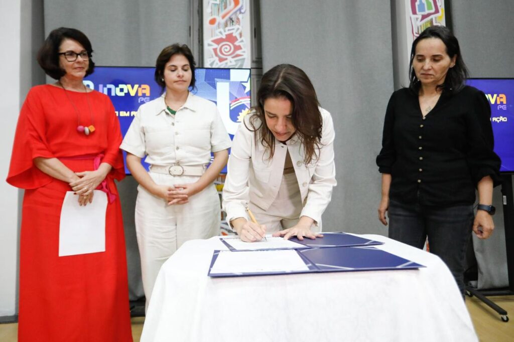 A governadora Raquel Lyra lançou o 3º Ciclo do Desafios.Gov, novos ciclos do programa Cientista Arretado e o novo programa Inovação Aberta para Desafios Sociais (Crédito: Hesíodo Góes/Secom)