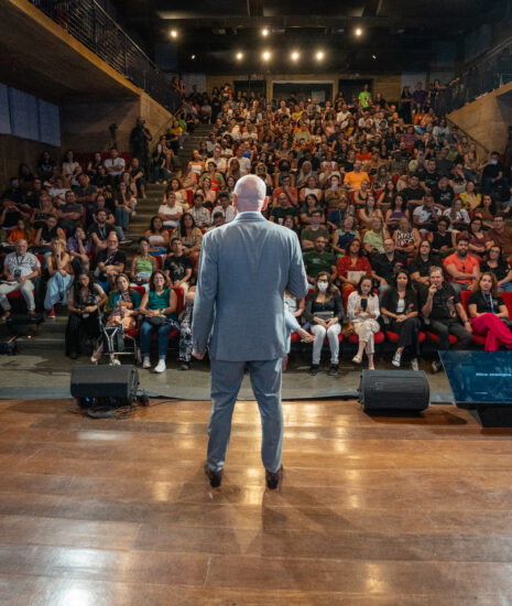 Empatia e evolução coletiva: Leandro Karnal abre o REC’n’Play 2025 com provocações sobre o futuro feito por gente (Imagem: Luiz Santos/REC'n'Play)