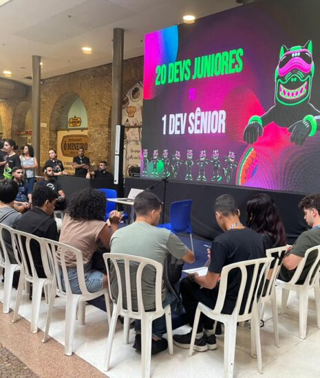 Um dev sênior vs 20 devs juniores: Arena Educação promove debate saudável e divertido entre especialista e iniciantes