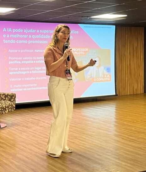 “O professor é o piloto e a IA, o copiloto”: palestra discute papel da IA na educação no REC’n’Play 2025 (Imagem: Marjourie Corrêa/Porto Digital)