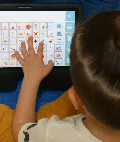 Plataforma desenvolvida por grupo de pesquisa do CIn-UFPE é usada para capacitar profissionais na alfabetização de neurodivergentes (Imagem: CIn-UFPE/Divulgação)