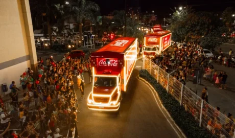 Caravana do Papai Noel da Coca-Cola sai do Marco Zero neste sábado (21) (Imagem: Bruno Maia)