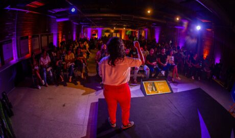 Palestra na Arena de Negócios do REC'n'Play (Crédito: Viktor Feitosa/REC'n'Play)