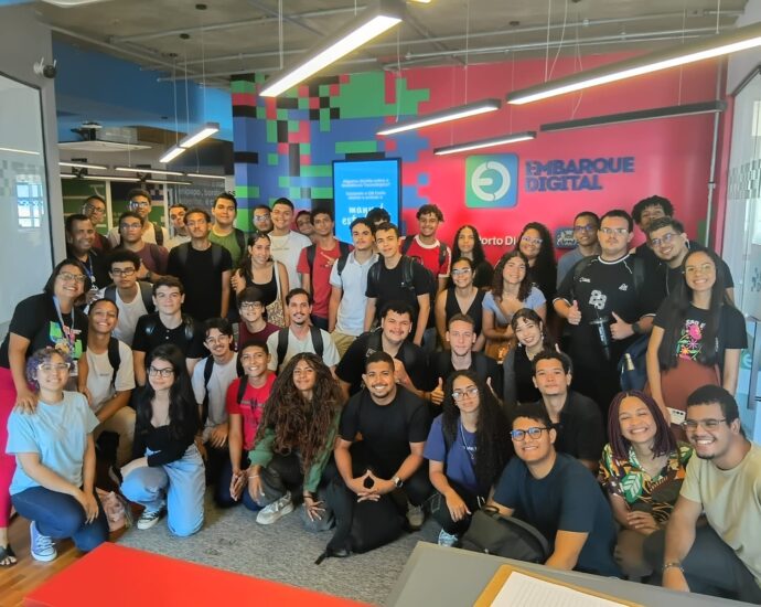 Integrantes da 10ª turma do Embarque Digital (Crédito: Marjourie Côrrea/Porto Digital)