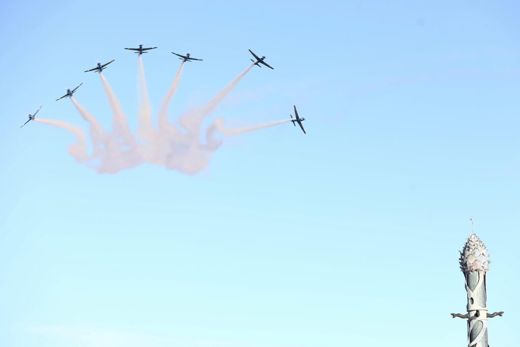 Esquadrilha da Fumaça no Bairro do Recife (Crédito: Hélia Scheppa/Arquivo PCR)