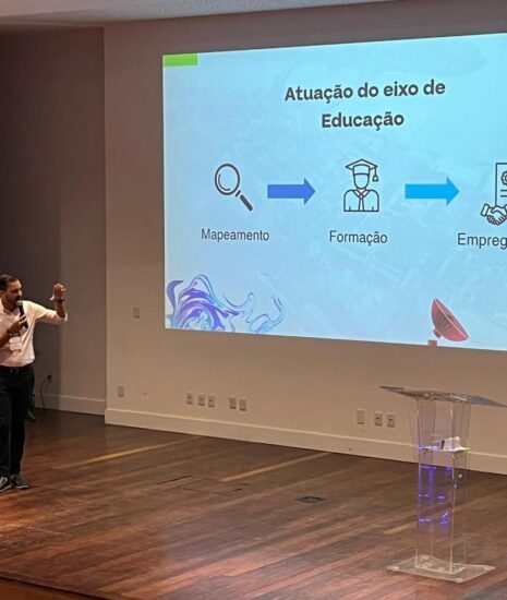 Gerente de Educação do Porto Digital, Rodrigo Pereira, durante apresentação (Crédito: Marjourie Corrêa/Porto Digital)