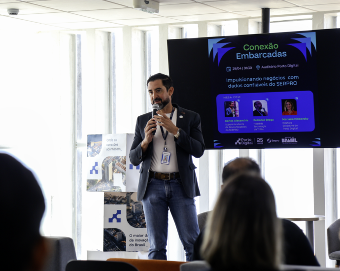Carlos Alexandria apresenta benefício para embarcadas durante o Conexão Embarcadas